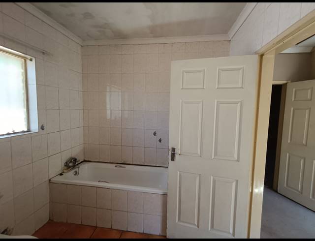 1 BEDROOM FLAT TO LET IN FLORA GARDENS